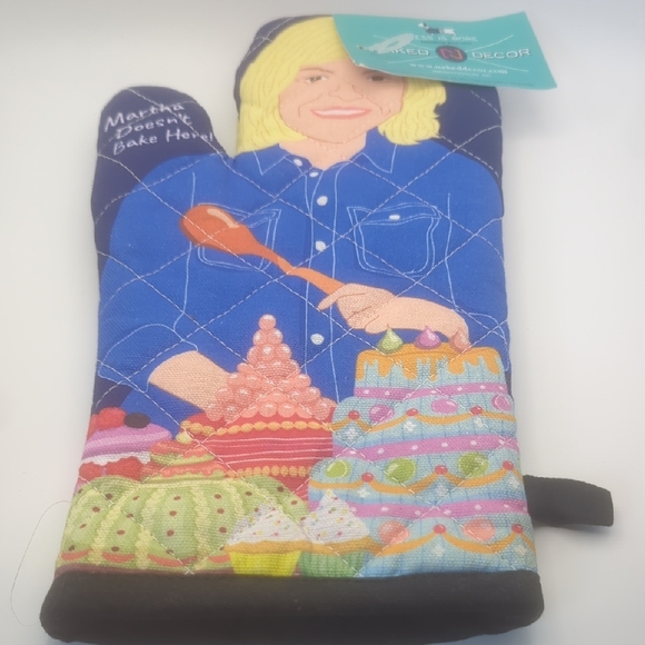 Martha Stewart Blue Oven Mitt with Cake Design - Picture 1 of 2